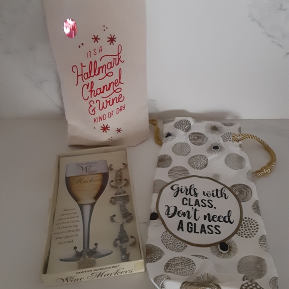 🆕️ Wine Bags and Wine Glass Charm Markers Gift Set - Picture 4 of 13